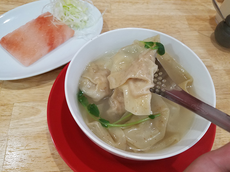 ワンタンの岩塩プレートしゃぶしゃぶ