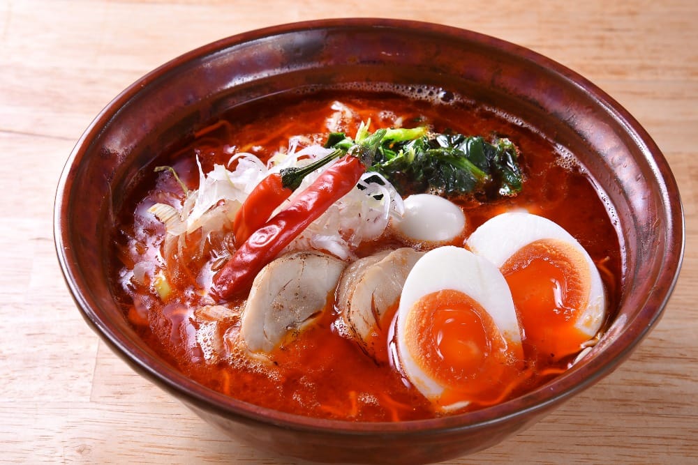 煮玉子入り鶏白湯レッド