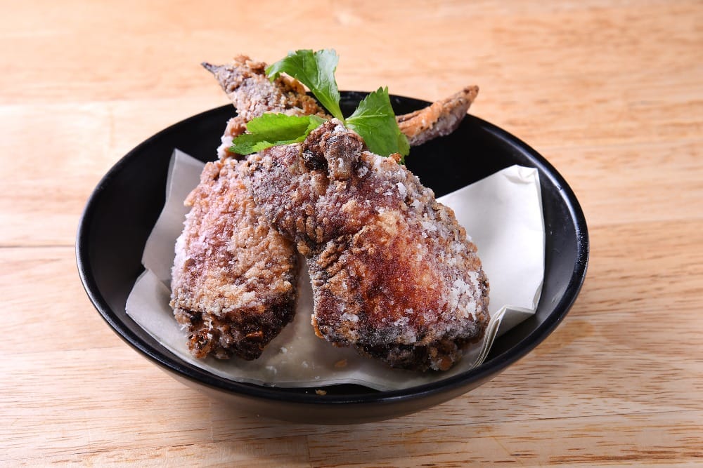塩麹漬け手羽先唐揚げ(2本)
