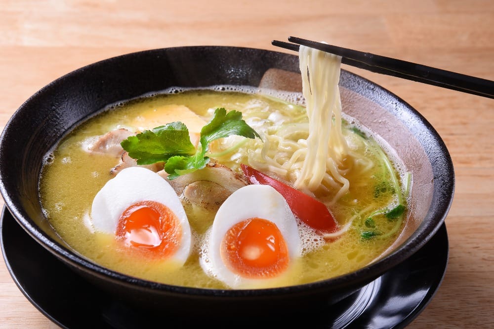 白湯スープと相性の良い製麺屋【慶史】の麺